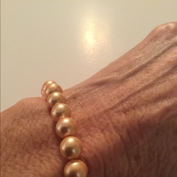NWOT Pink Pearl Bracelet. - Picture 2 of 7